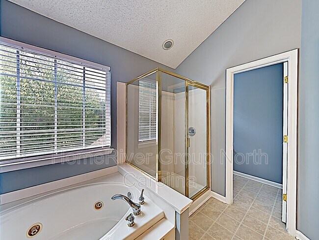 Building Photo - 9706 Ashburton Dr