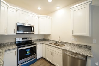 Building Photo - 1561 110 W