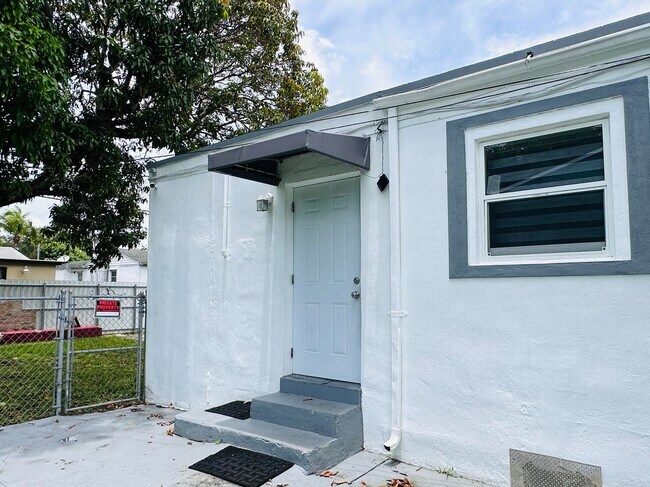 Building Photo - 901 NW 48th St