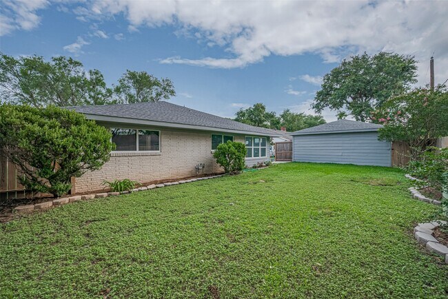 Building Photo - 8314 Burning Hills Dr