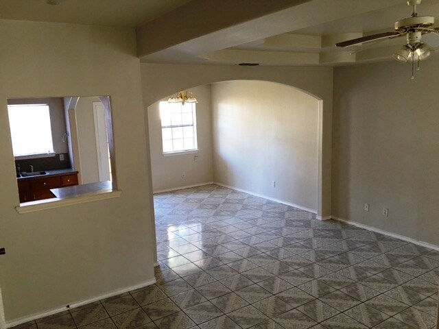 Building Photo - 2801 Charleston Ln