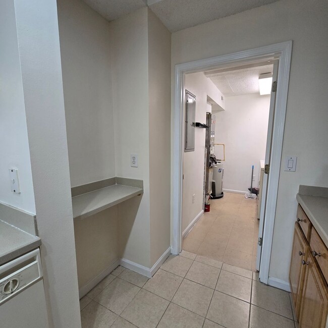 Building Photo - 1 Bedroom Condo for RENT