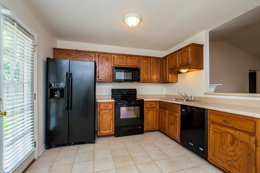 Building Photo - 10716 Ridgefield Dr