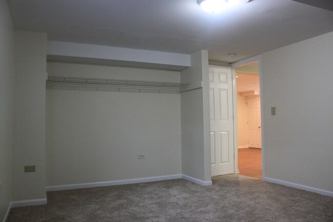 Building Photo - 63 Pine Ct