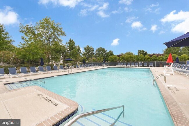 Building Photo - 6 Kite Ct