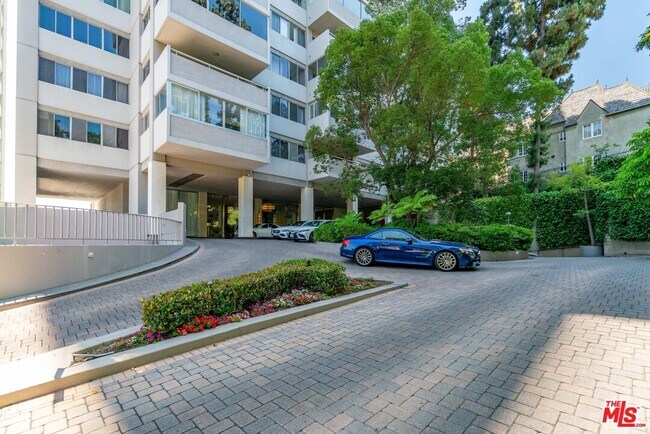 Building Photo - 865 Comstock Ave