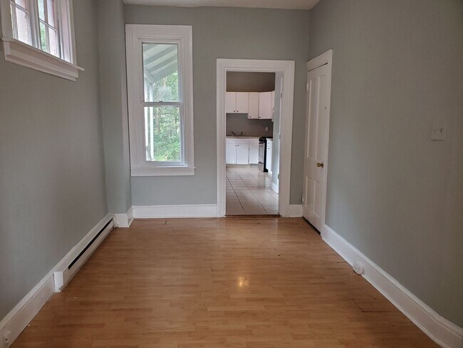 Building Photo - 4 Bedroom 1.5 Bath Home in Lancaster City