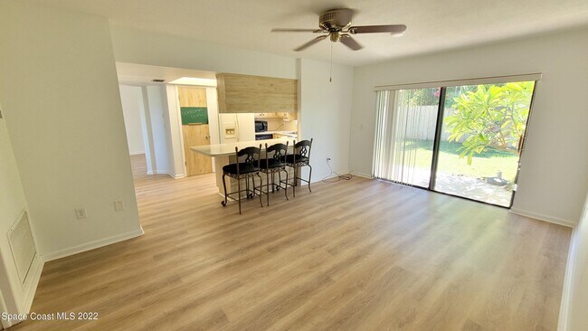 Building Photo - 1264 Seminole Dr