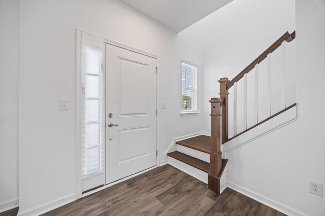 Building Photo - Spacious 3BR Townhome with Garage, Open Layout & Community Pool – Move-In Ready!