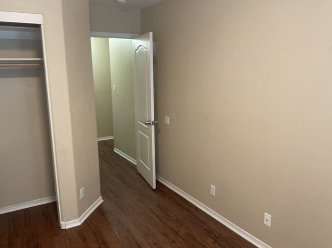 Building Photo - 736 Autumn Meadows Dr