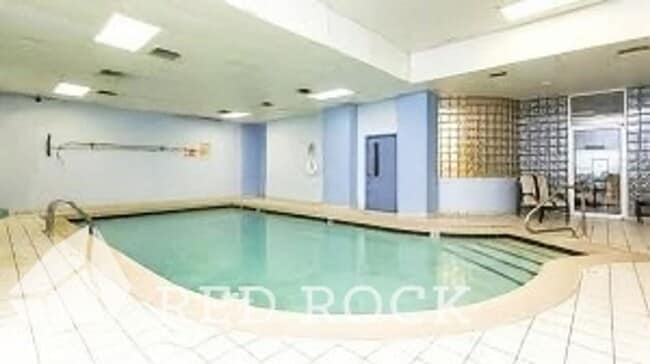 Building Photo - Historic Highland Plaza Efficiency / Studi...