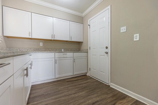 Building Photo - 1024 Mendenhall Cove