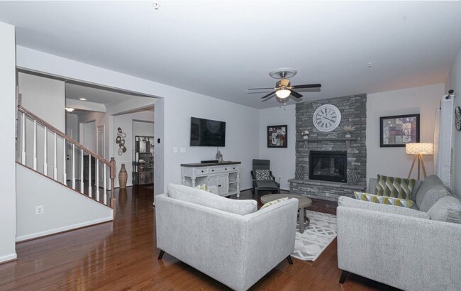 Building Photo - 1113 Long Farm Cir