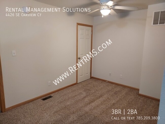 Building Photo - 4426 SE Oakview Ct