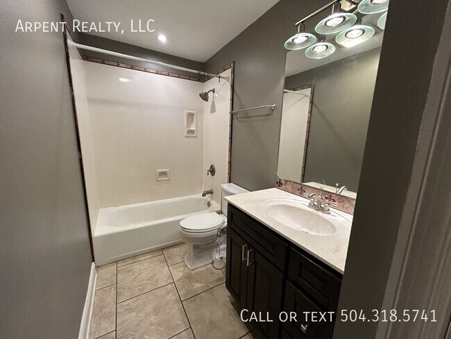 Building Photo - 3108 Tournefort St