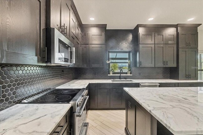 Building Photo - 15530 Aqua Cir