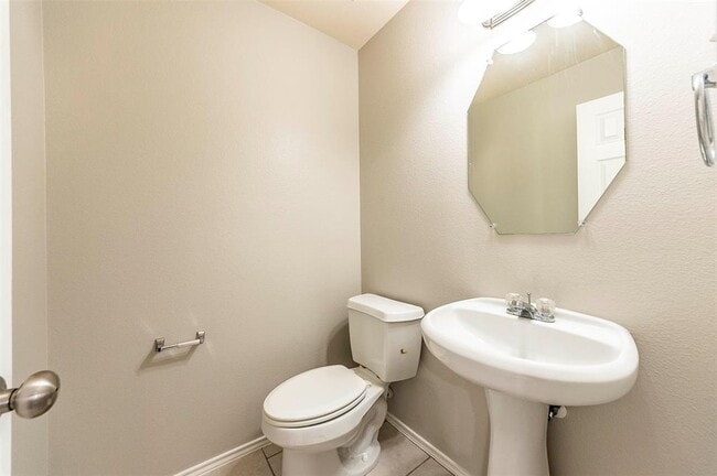 Building Photo - 1721 Kemah Village Dr