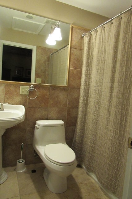 Building Photo - AVAILABLE NOW!! Furnished 2 bed/2 bath Home with Pool and on Canal