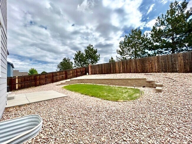 Building Photo - FABULOUS 4 BEDROOM HOME IN EASTVIEW ESTATES!!