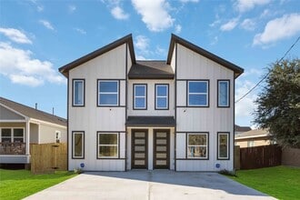 Building Photo - 5523 Haight St