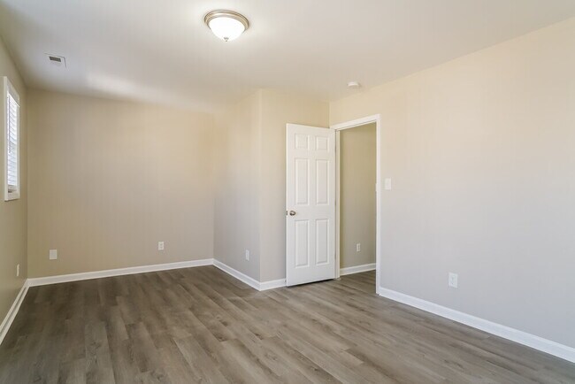 Building Photo - 8039 Marsh Hollow Dr