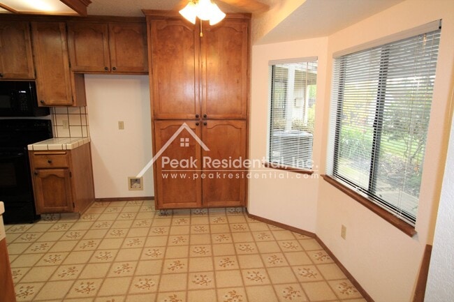 Building Photo - Wonderful Orangevale 4bd/2ba Home with 2 Car Garage!