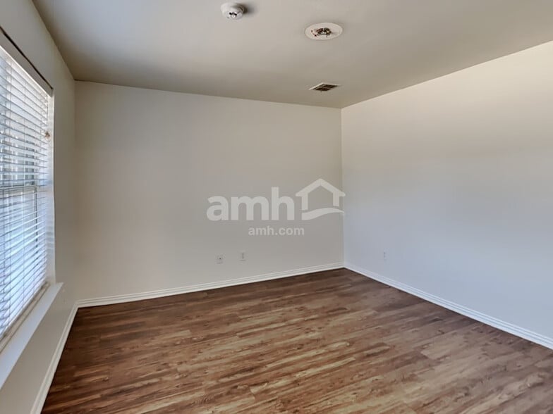 Building Photo - 3933 Evergreen Ct