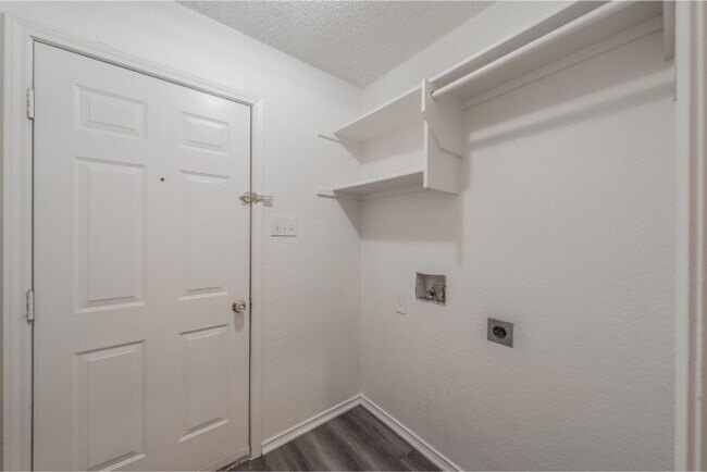 Building Photo - 1740 Cedar Tree Dr