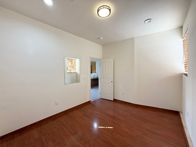 Building Photo - 5/BD 2.5/BA Spacious Home with Casita, RV ...