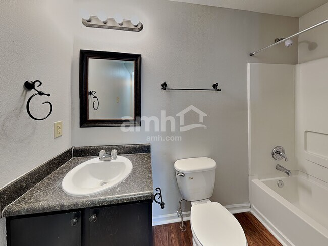 Building Photo - 1413 Dowell St