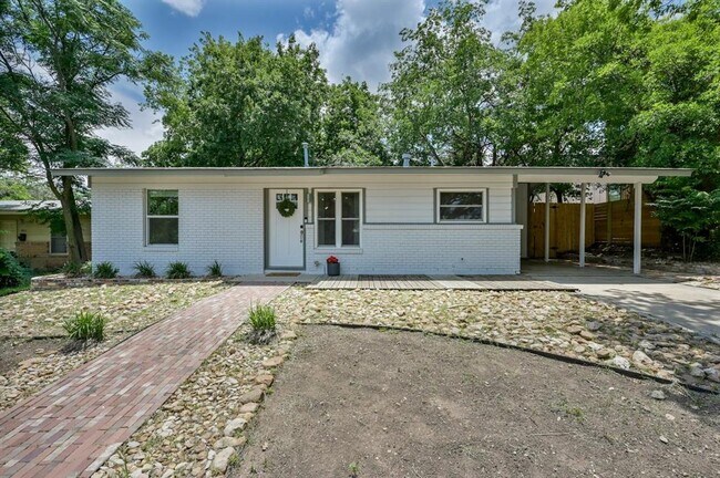 Building Photo - 403 Krebs Ln
