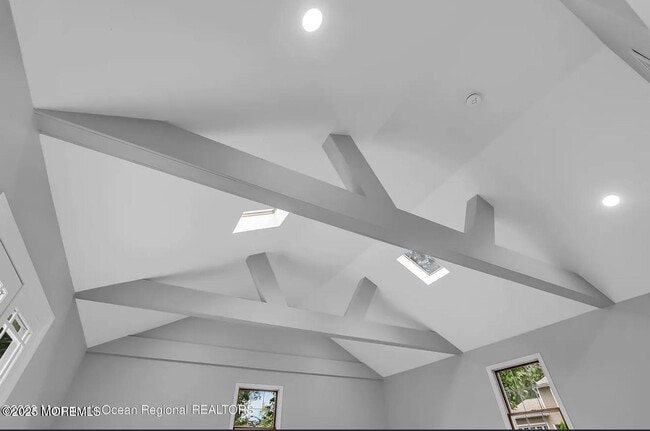 Building Photo - 821 Bay Ave