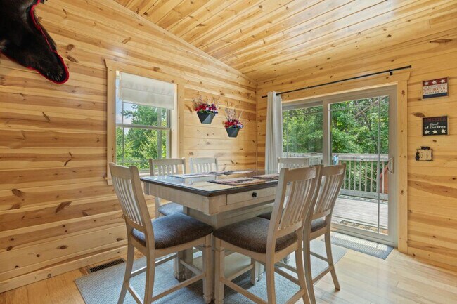 Building Photo - 1150 Pinyon Cir