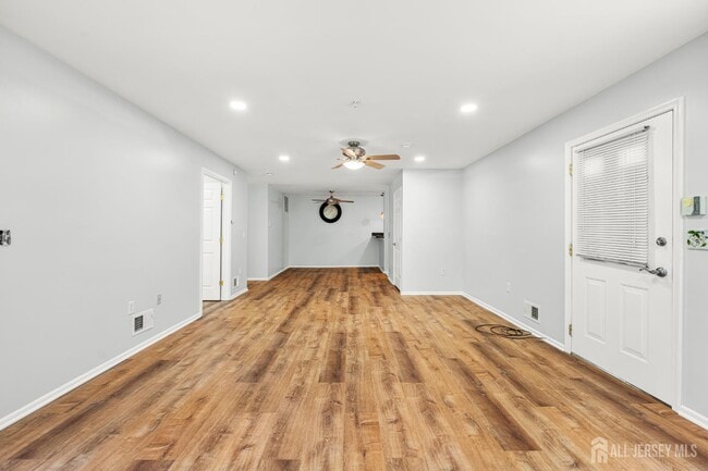 Building Photo - 230 Vasser Dr