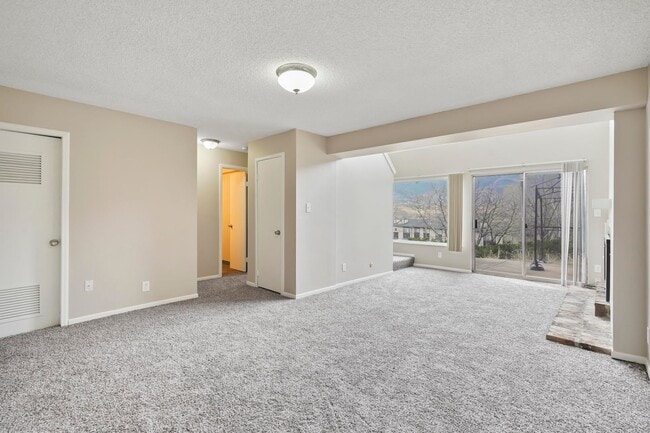 Building Photo - 608 Crown Ridge Dr
