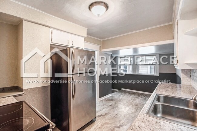 Building Photo - 1101 May St