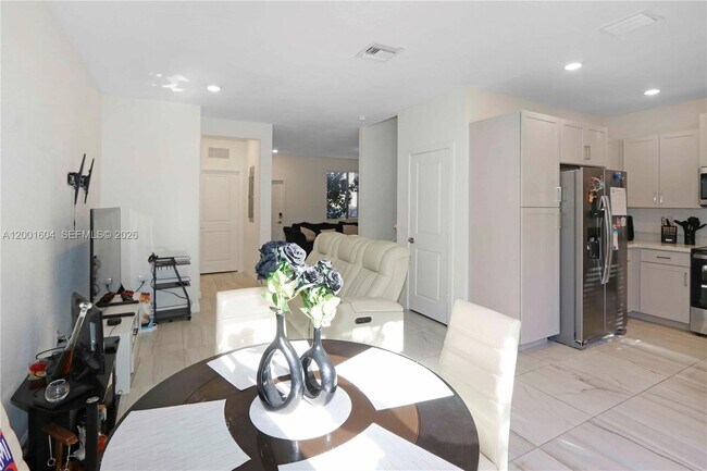 Building Photo - 2432 SE 10th St