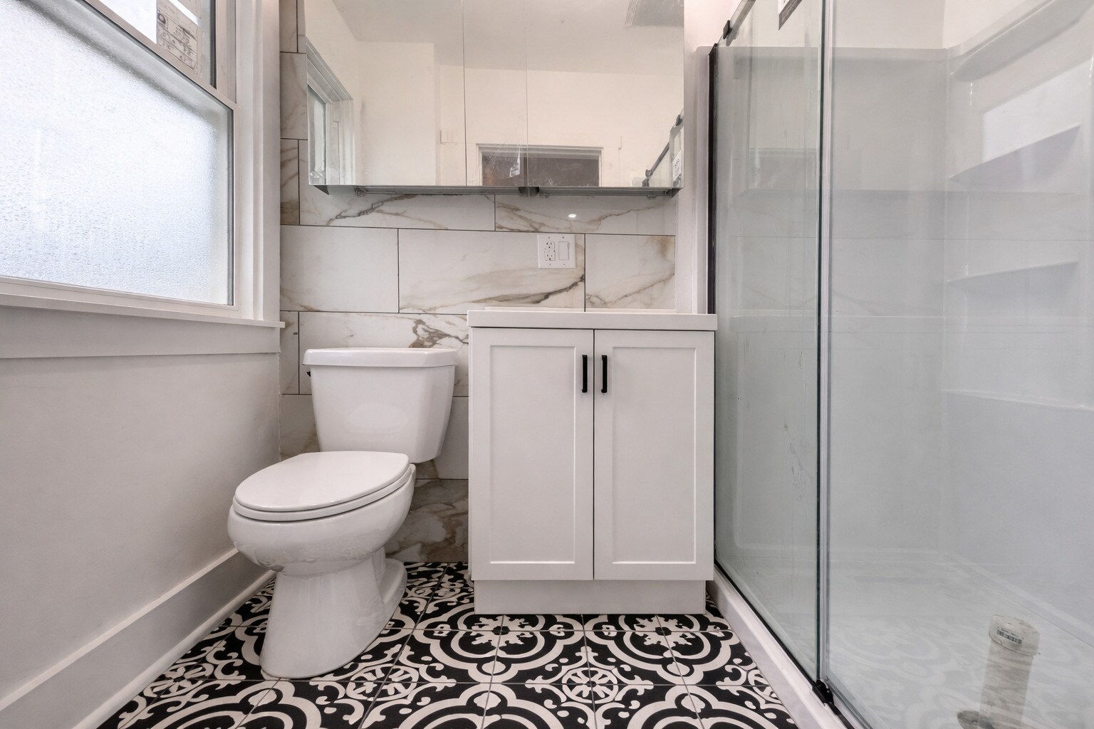 Building Photo - 5842 Hobart St