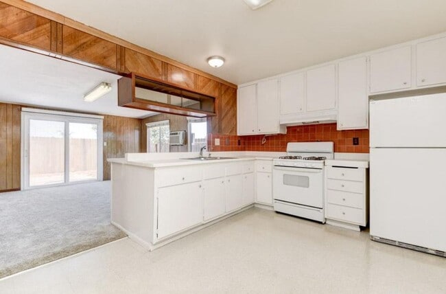 Building Photo - Spacious Home in Quiet Mira Mesa Neighborhood