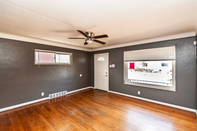 Building Photo - Lovely 2 Bedroom 2 Bathroom Home