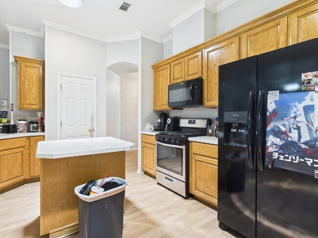 Building Photo - 3203 Von Trapp Ln