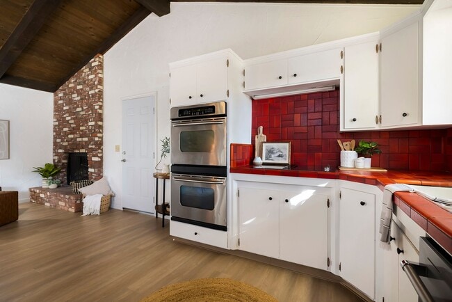 Building Photo - 1096 Corino Real Ct