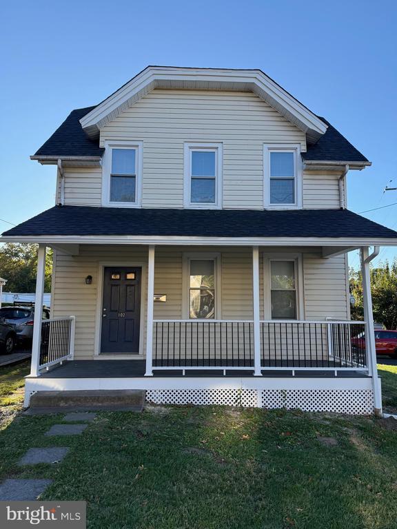 Building Photo - 102 Tennis Ave