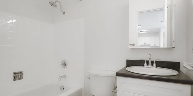 Building Photo - 1000 W Moorhead Cir