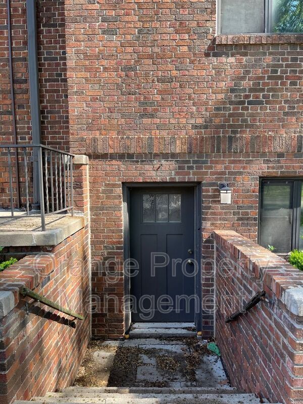 Building Photo - 3302 Burt St