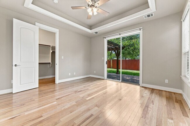 Building Photo - 304 Zennia St