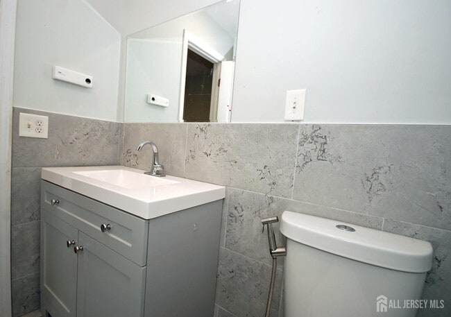 Building Photo - 9 Sandpiper Dr