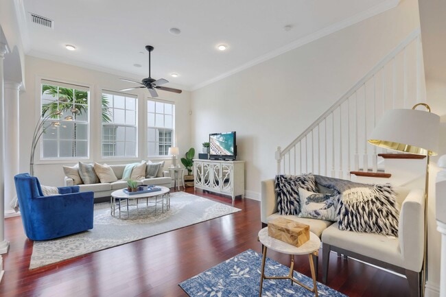 Building Photo - 285 SE 6th Ave