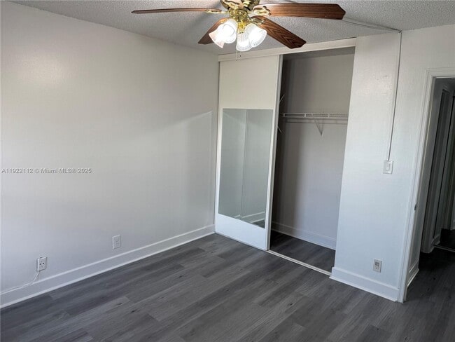 Building Photo - 405 S Pine Island Rd