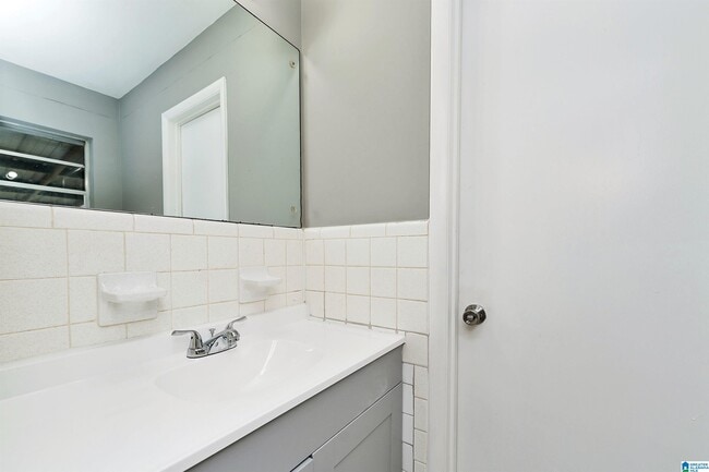 Building Photo - 236 Clifton St